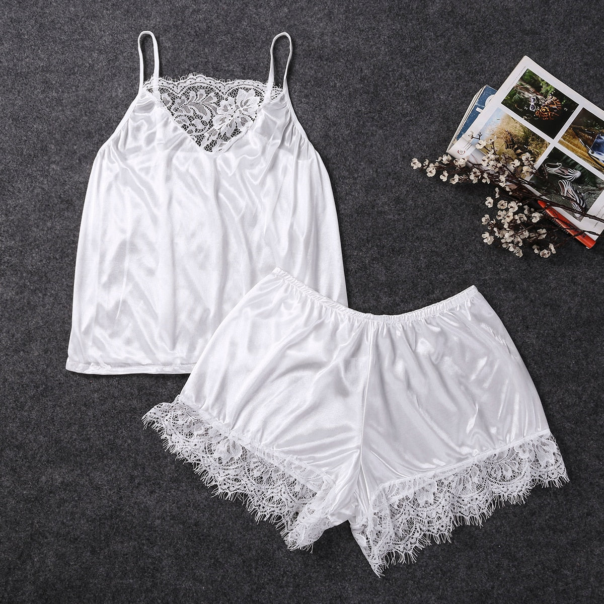 Dames sexy pyjama set van satijn en kant • Elegante mouwloze top en korte broek • Nachtpyjama set • Ondergoed