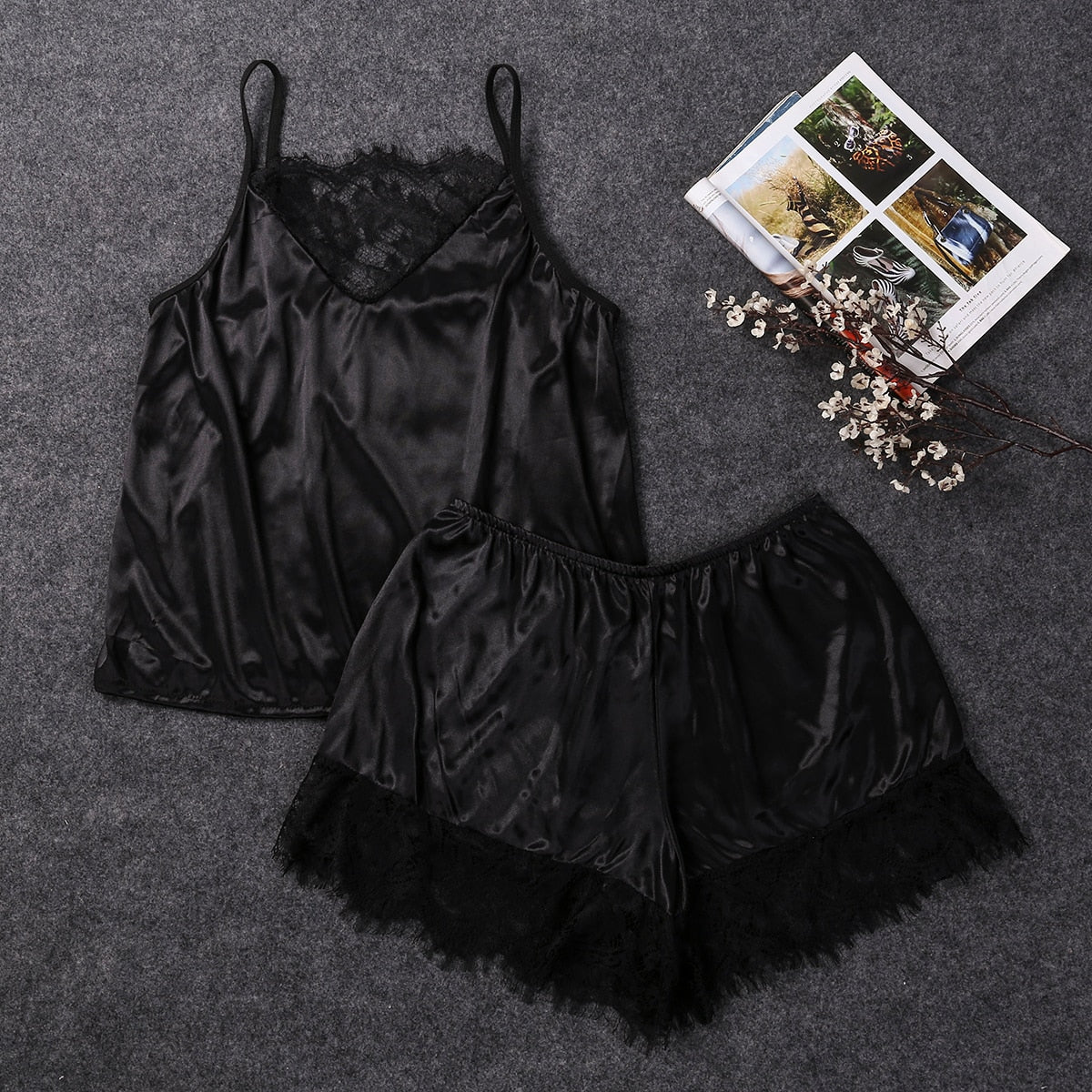 Dames sexy pyjama set van satijn en kant • Elegante mouwloze top en korte broek • Nachtpyjama set • Ondergoed